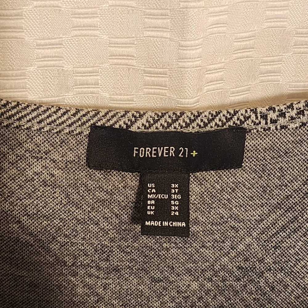Forever 21 Black and White Houndstooth Dress Knee - Picture 4 of 5